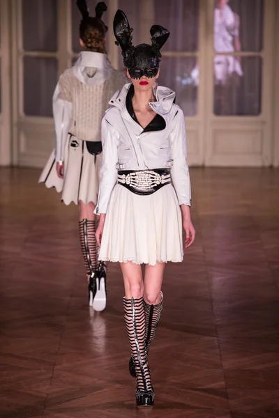 Look 8